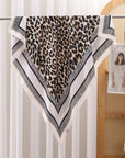 Foulard léopard 90x90cm effet soie