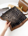 Foulard léopard 90x90cm effet soie