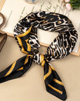 Foulard léopard 90x90cm effet soie