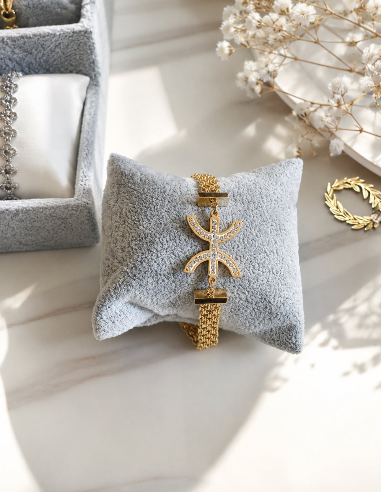 Bracelet doré symbole Amazigh