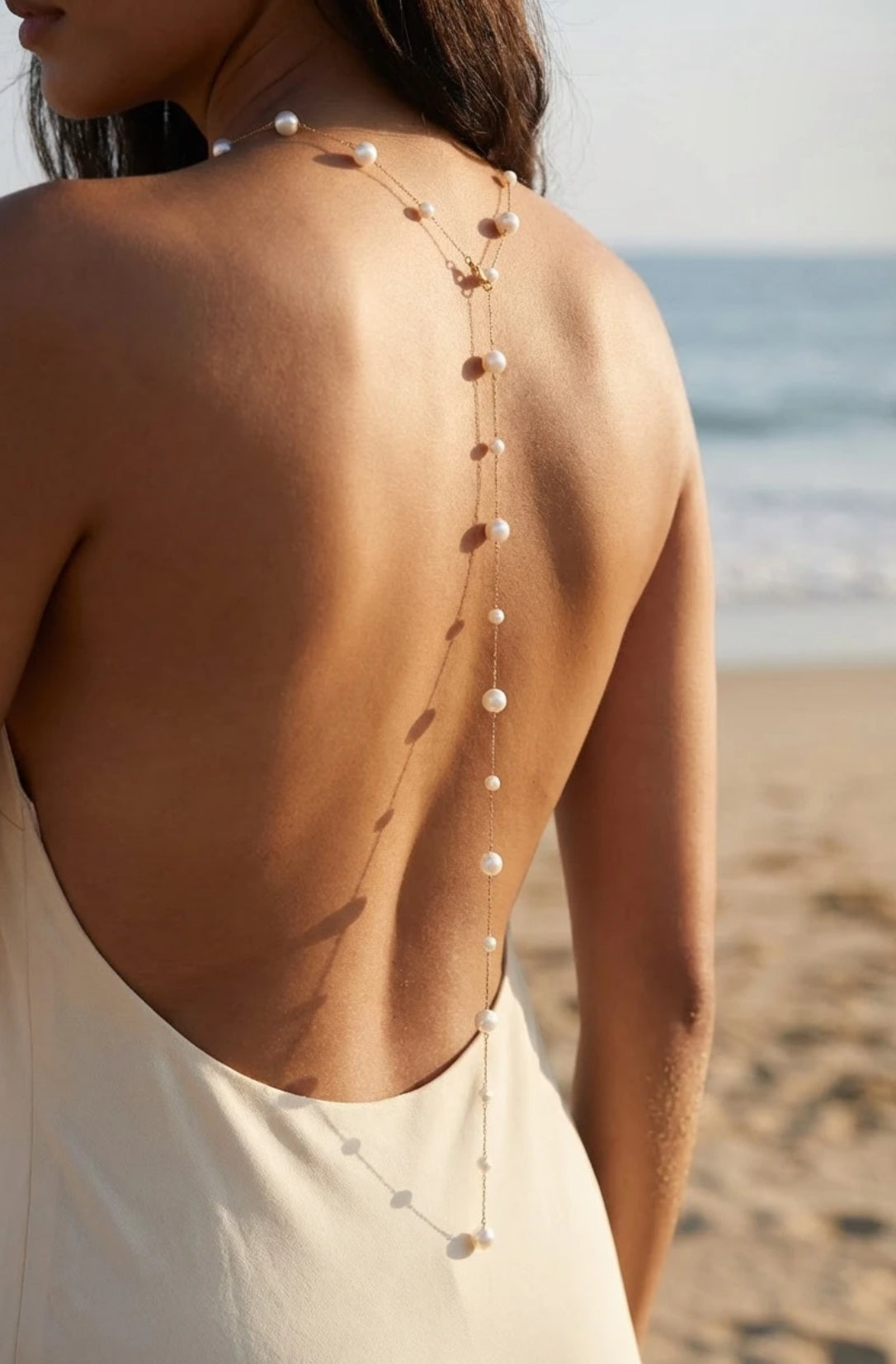 Bijoux de corps : collier de dos et collier de cou Loeva